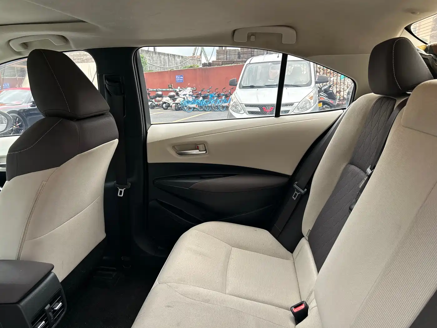 Toyota Corolla 2019 Hybrid 1.8L E-CVT GL-i Elite Edition фото 16