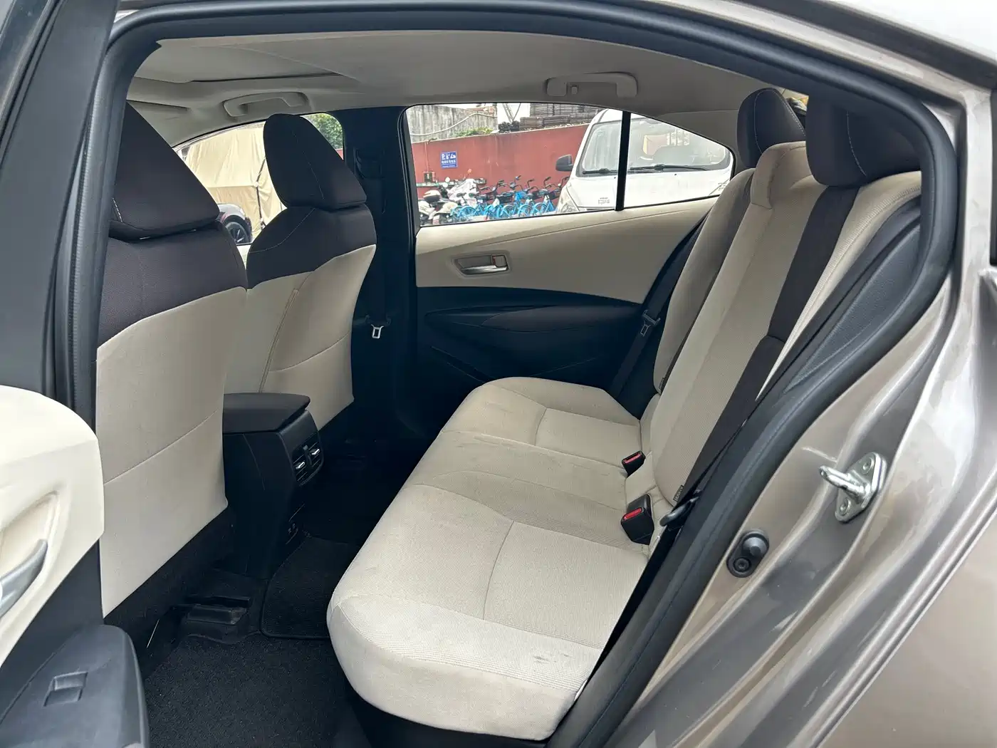 Toyota Corolla 2019 Hybrid 1.8L E-CVT GL-i Elite Edition фото 15