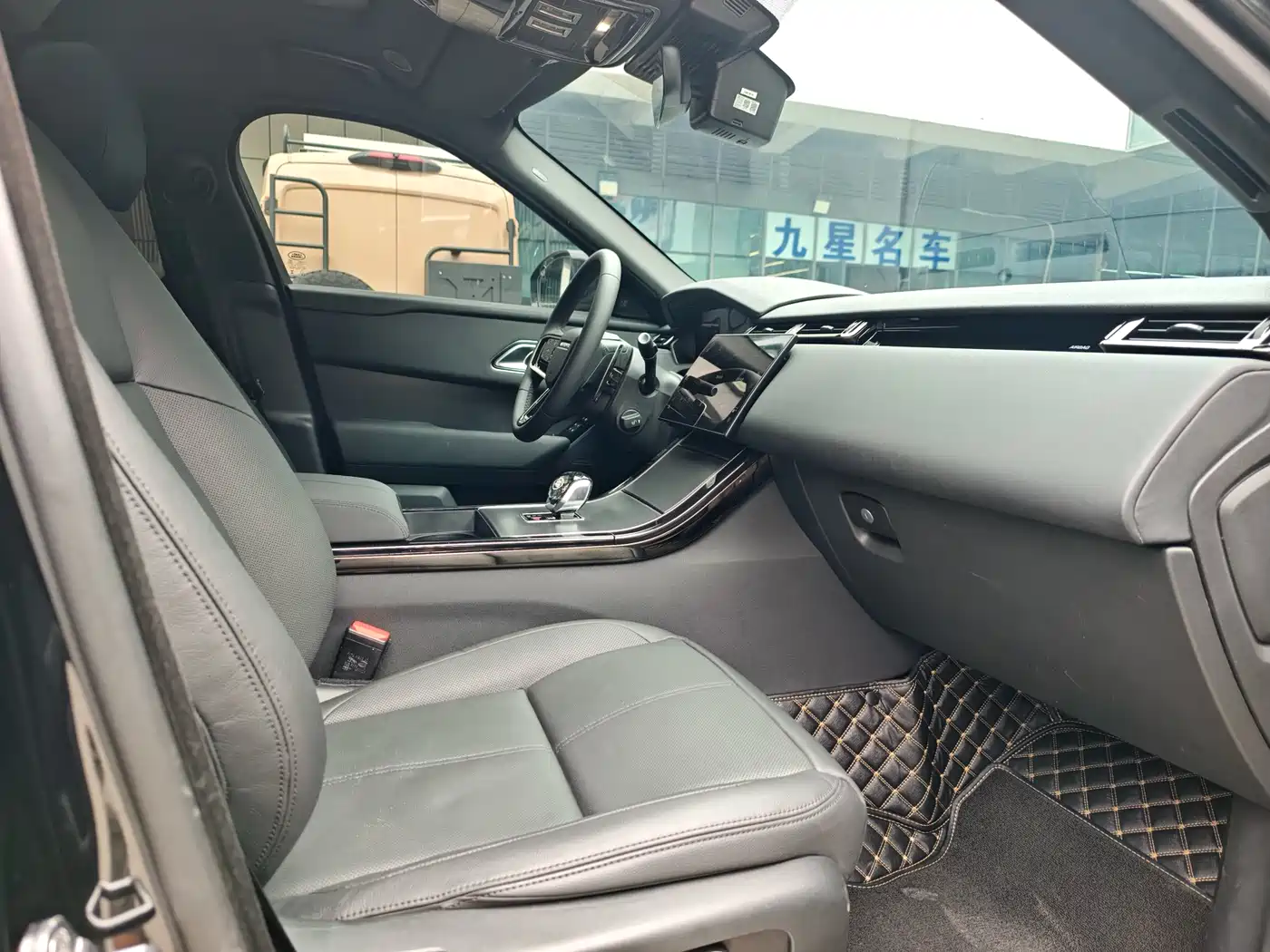 Land Rover Range Rover Velar 2024 Dynamic SE фото 13