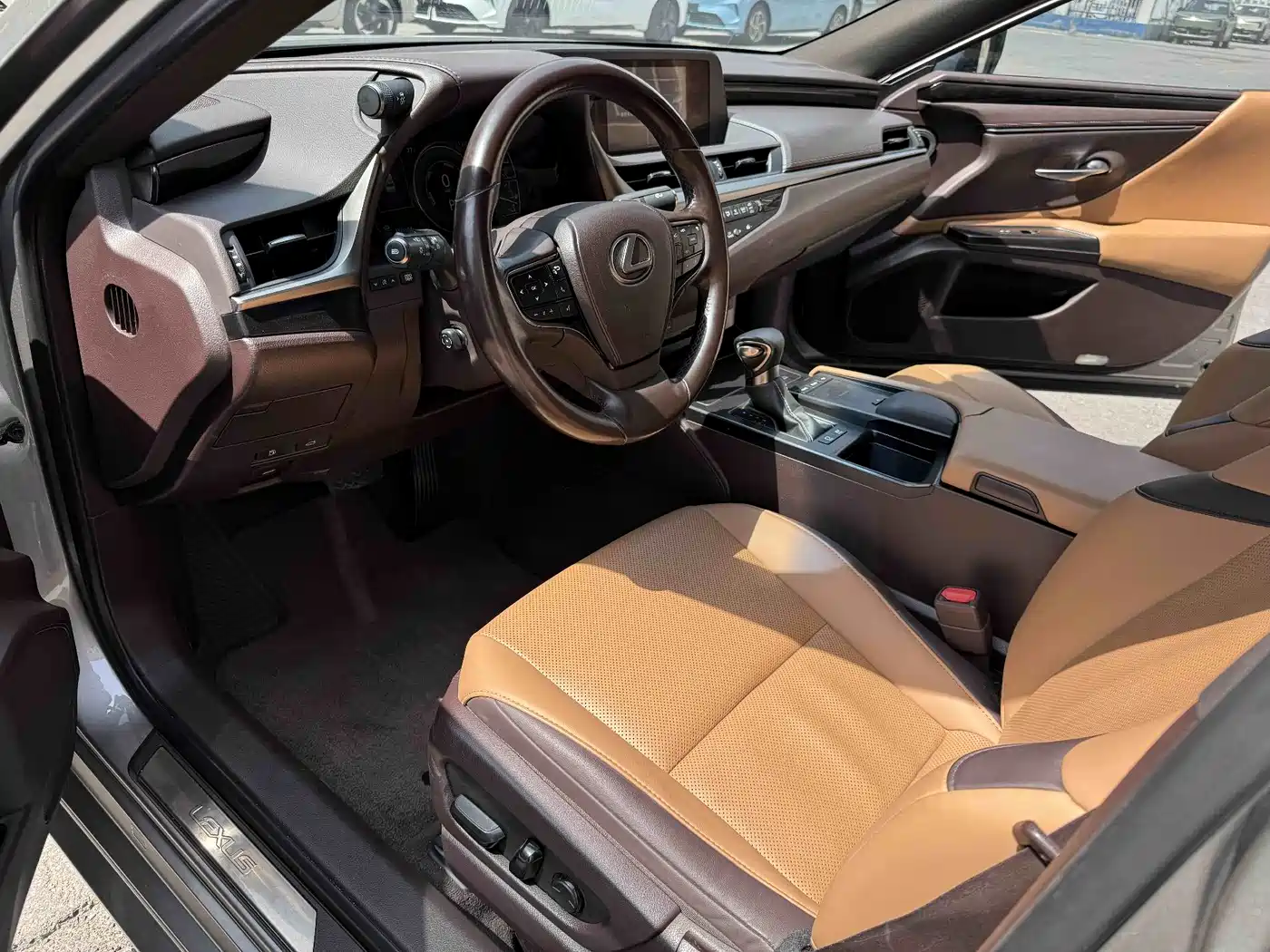 Lexus ES 2018 300h Excellence Edition China V фото 6
