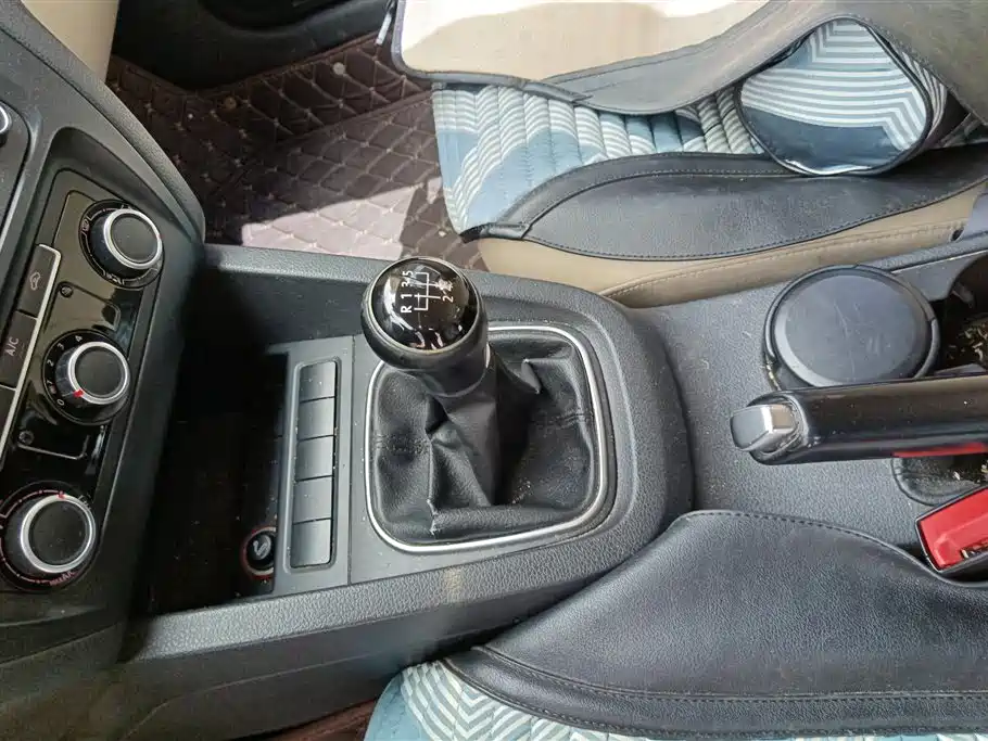 Volkswagen Sagitar 2014 1.6L Manual Comfort фото 16