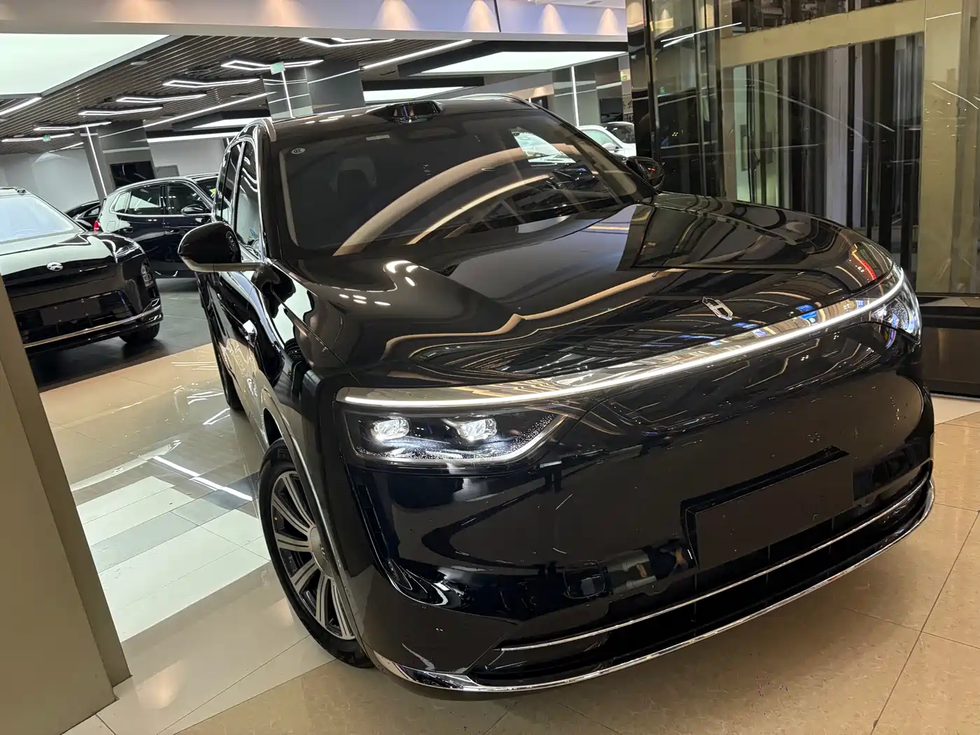 AITO Wenjie AITO M8 2025 Model Extended Range Max+ Edition 53.4kWh 6-Seater фото 4