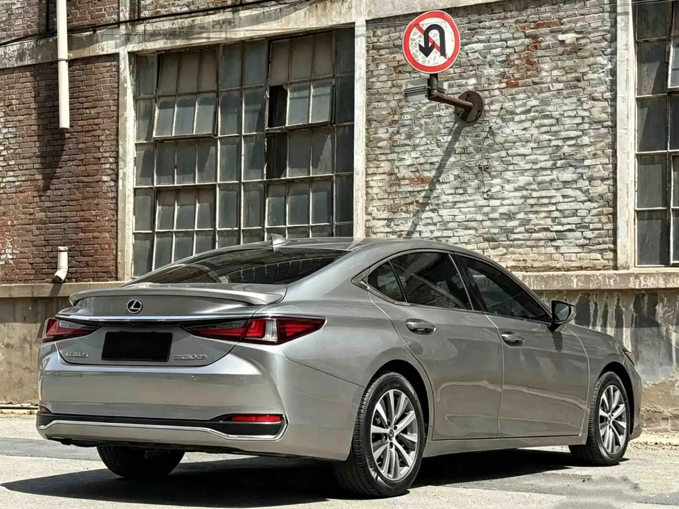 Lexus ES 2018 300h Excellence Edition China V фото 18