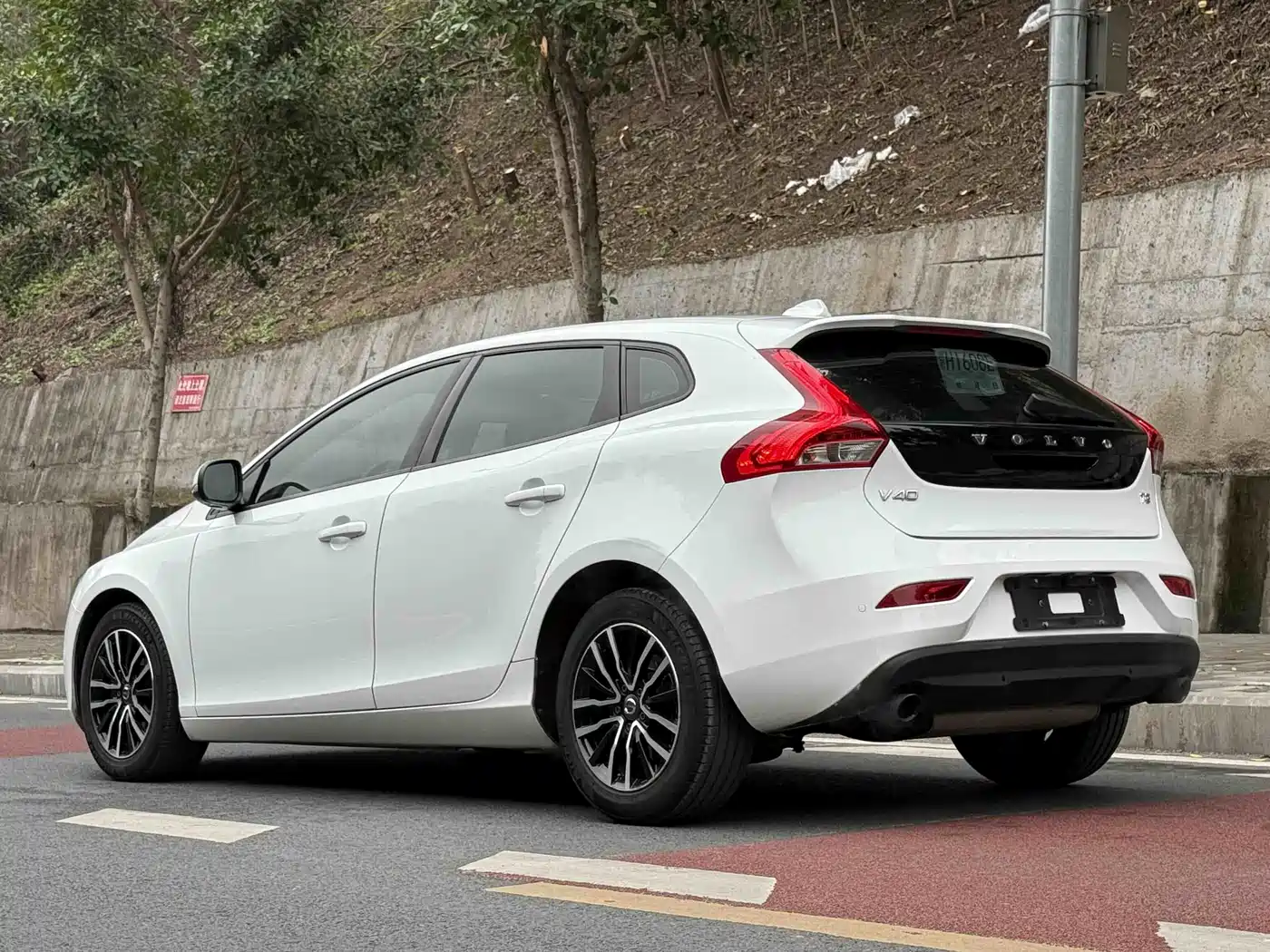 VOLVO V40