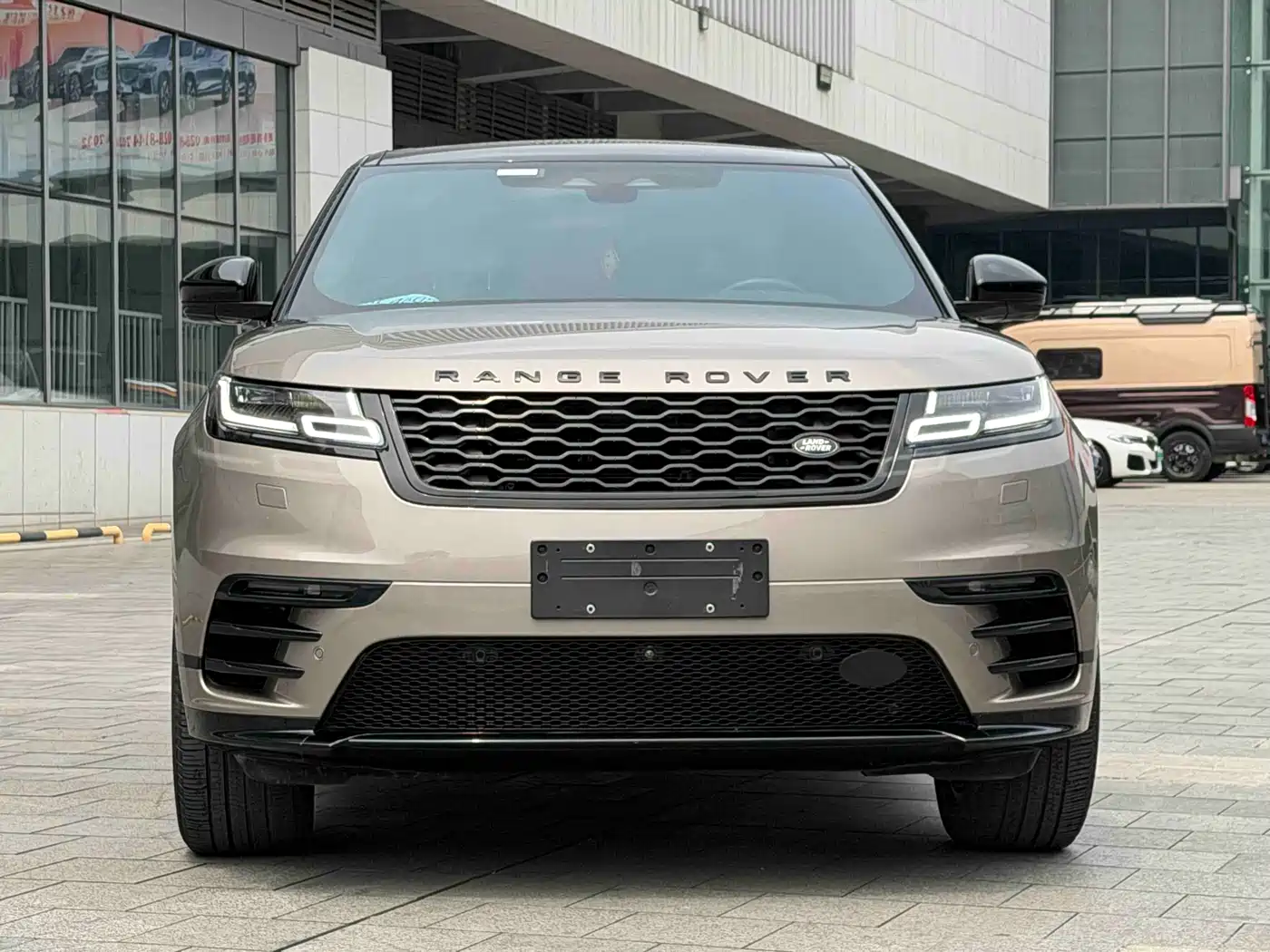 Land Rover Range Rover Velar 2021 P250 Gloss Black Collector's Edition фото 2
