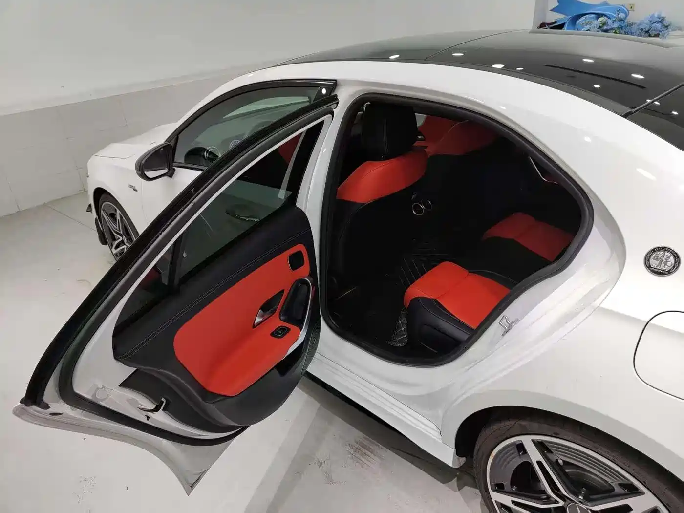 Mercedes-Benz A-Class AMG 2025 AMG A 35 L 4MATIC фото 6
