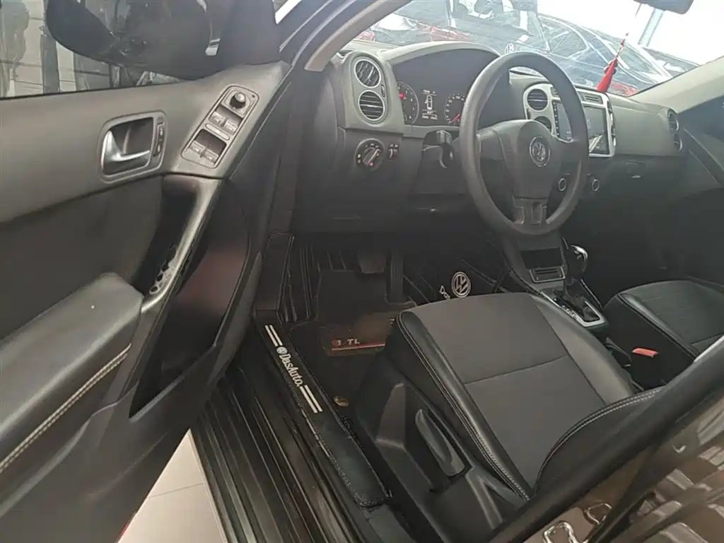 Volkswagen Tiguan 2016 Model 300TSI Automatic 2WD Trend Edition фото 16