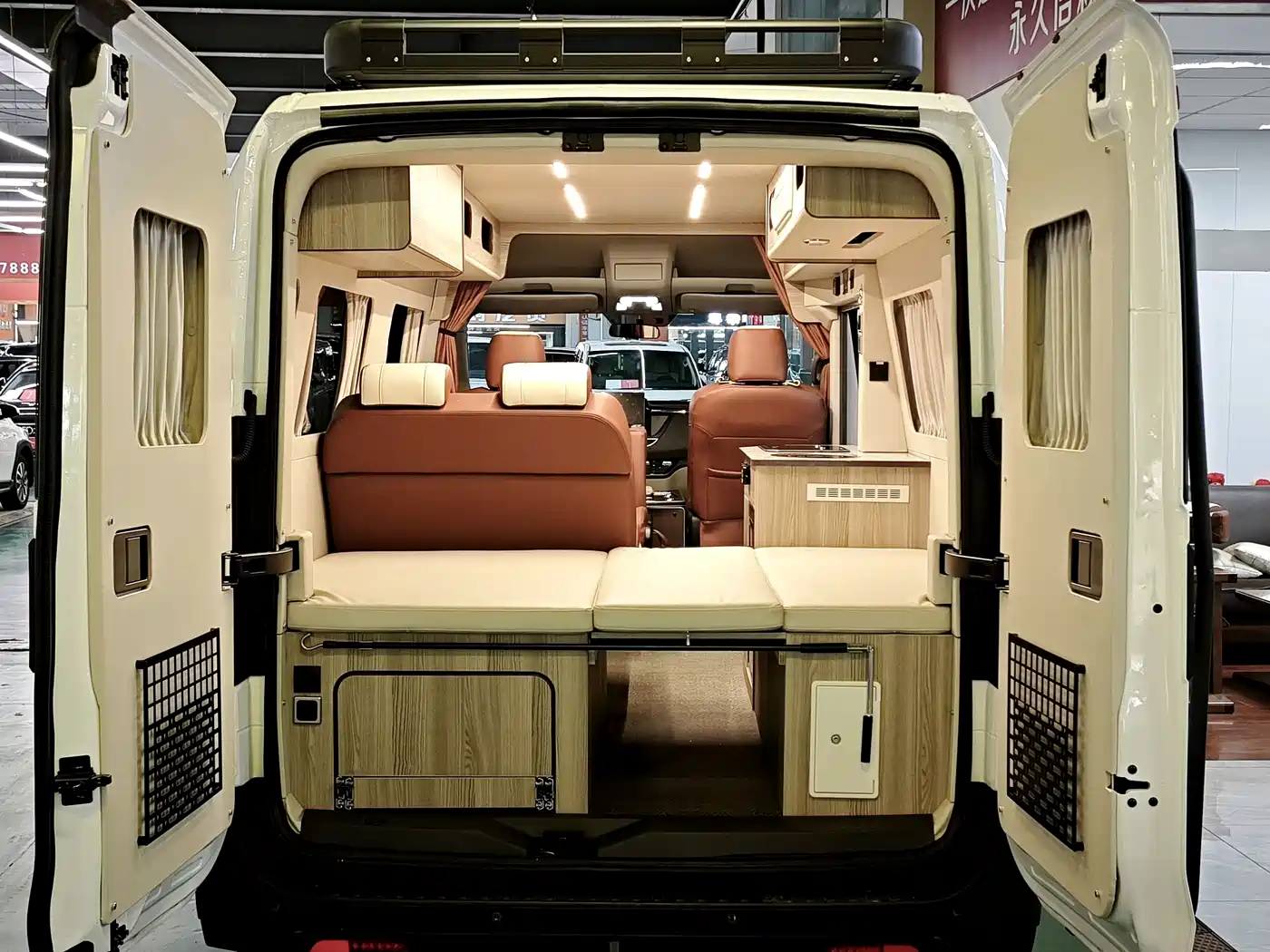 Sinotruk Xianfeng V 2026 2026 Yuanxing·Leisure 2.0T Automatic Medium Wheelbase Mid-roof PRO Edition