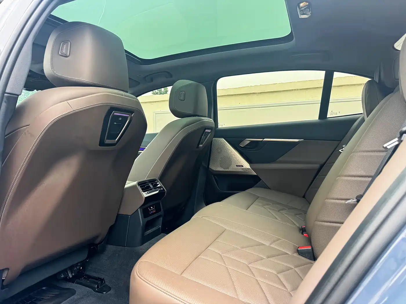 BMW 5 Series 2025 530Li Leading M Sport Package фото 8