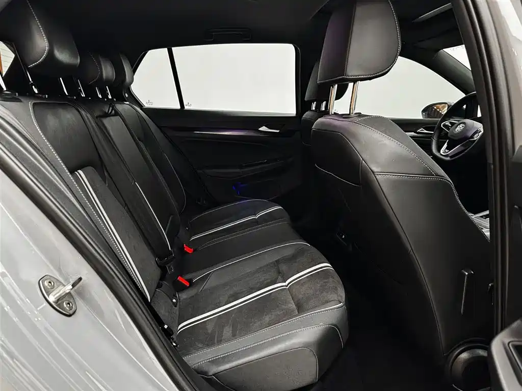 Volkswagen Golf 2021 280TSI DSG R-Line фото 23