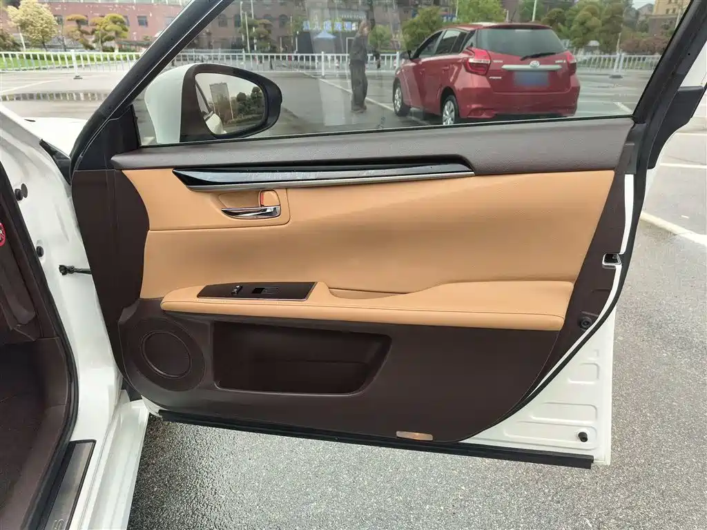 Lexus ES 2016 200 Midnight Special Limited Edition фото 21