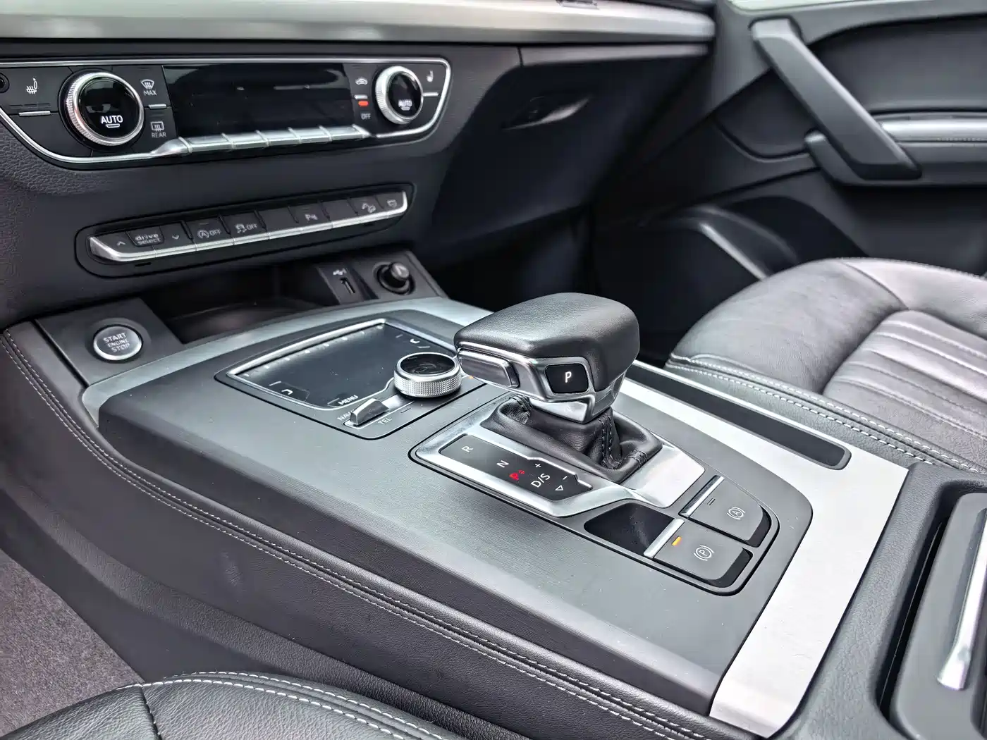 Audi Q5L 2020 40 TFSI Prestige Fashion фото 12