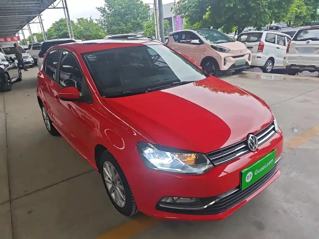 Volkswagen Polo 2014 1.6L Automatic Luxury Edition фото 4
