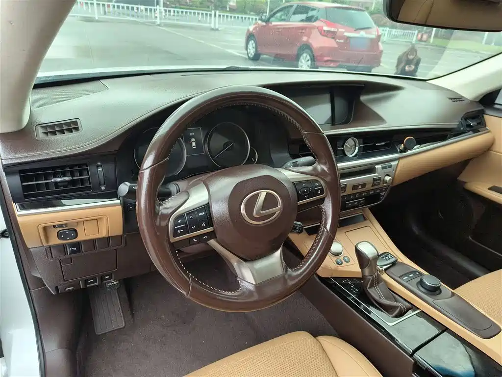 Lexus ES 2016 200 Midnight Special Limited Edition фото 3