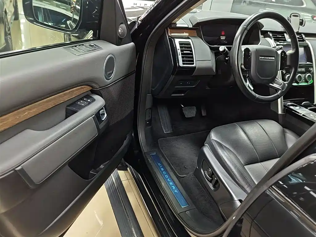 Land Rover Discovery 2019 3.0 SC V6 HSE фото 16