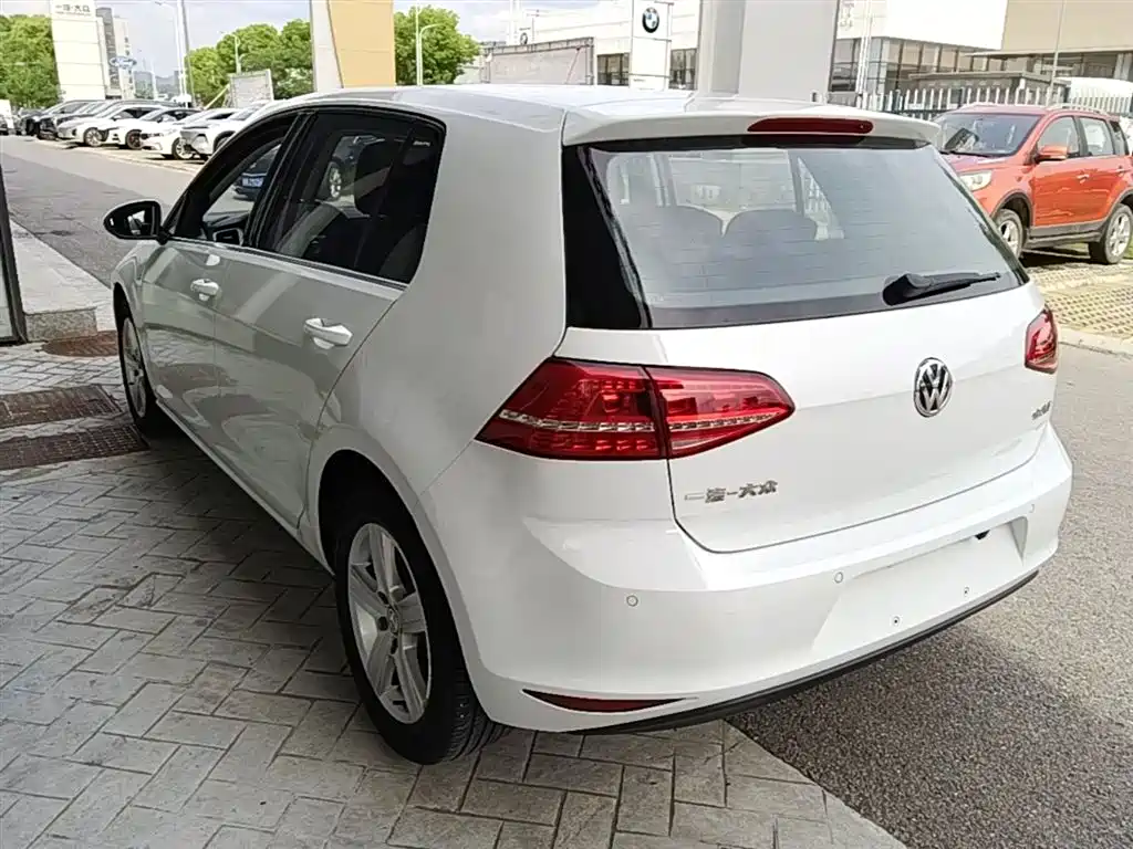 Volkswagen Golf 2016 1.6L Automatic Comfort фото 5