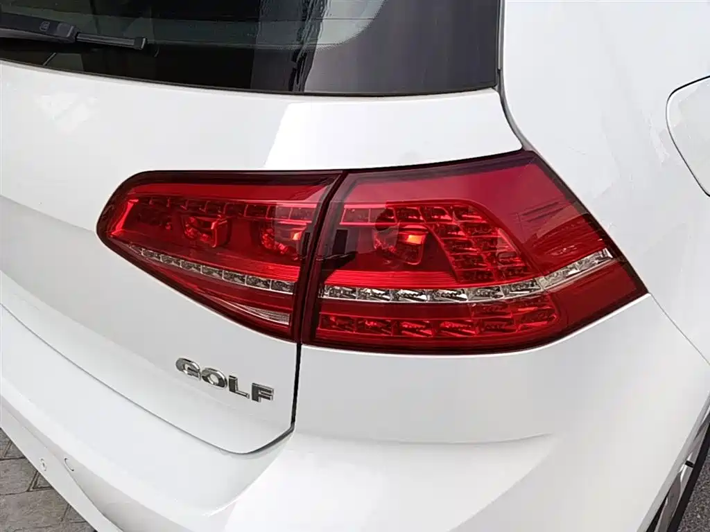 Volkswagen Golf 2016 1.6L Automatic Comfort фото 8