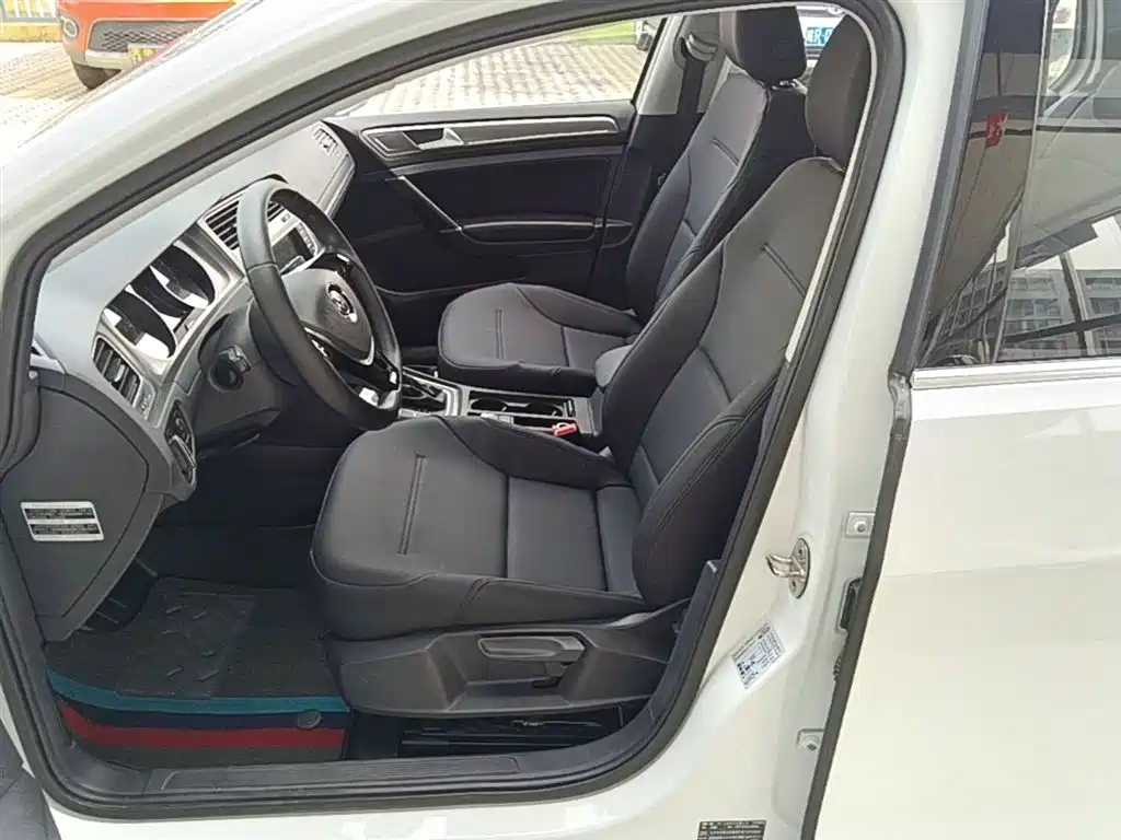 Volkswagen Golf 2016 1.6L Automatic Comfort фото 15