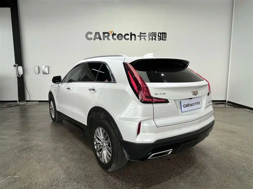 CADILLAC XT4