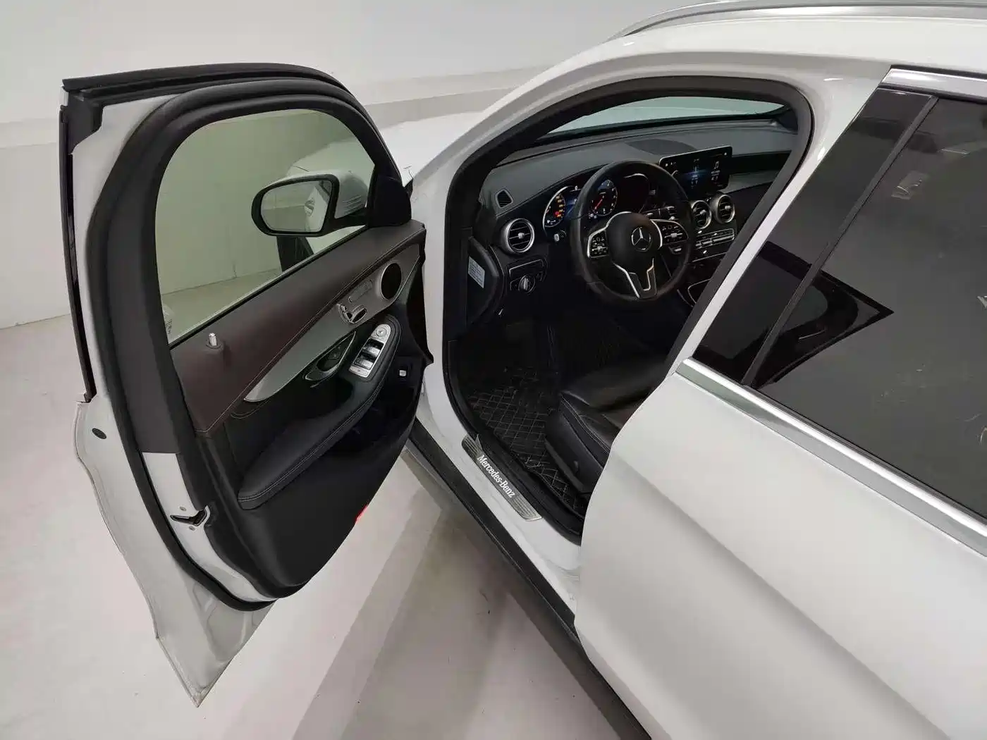 Mercedes-Benz GLC 2020 Facelift GLC 260 L 4MATIC Dynamic фото 12