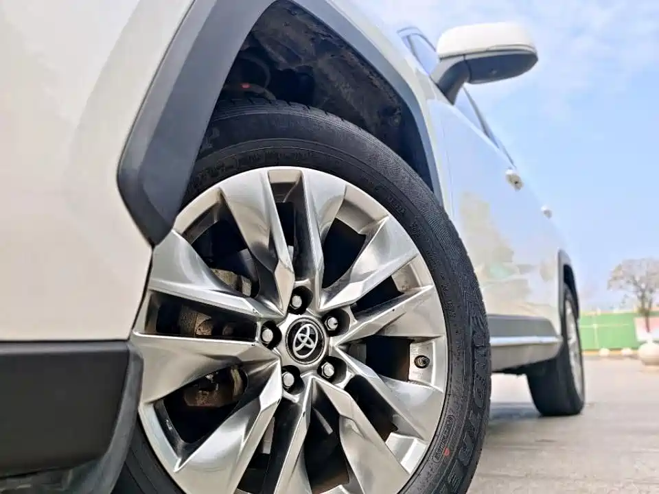 Toyota Wildlander 2022 2.0L CVT FWD Luxury PLUS Edition фото 4