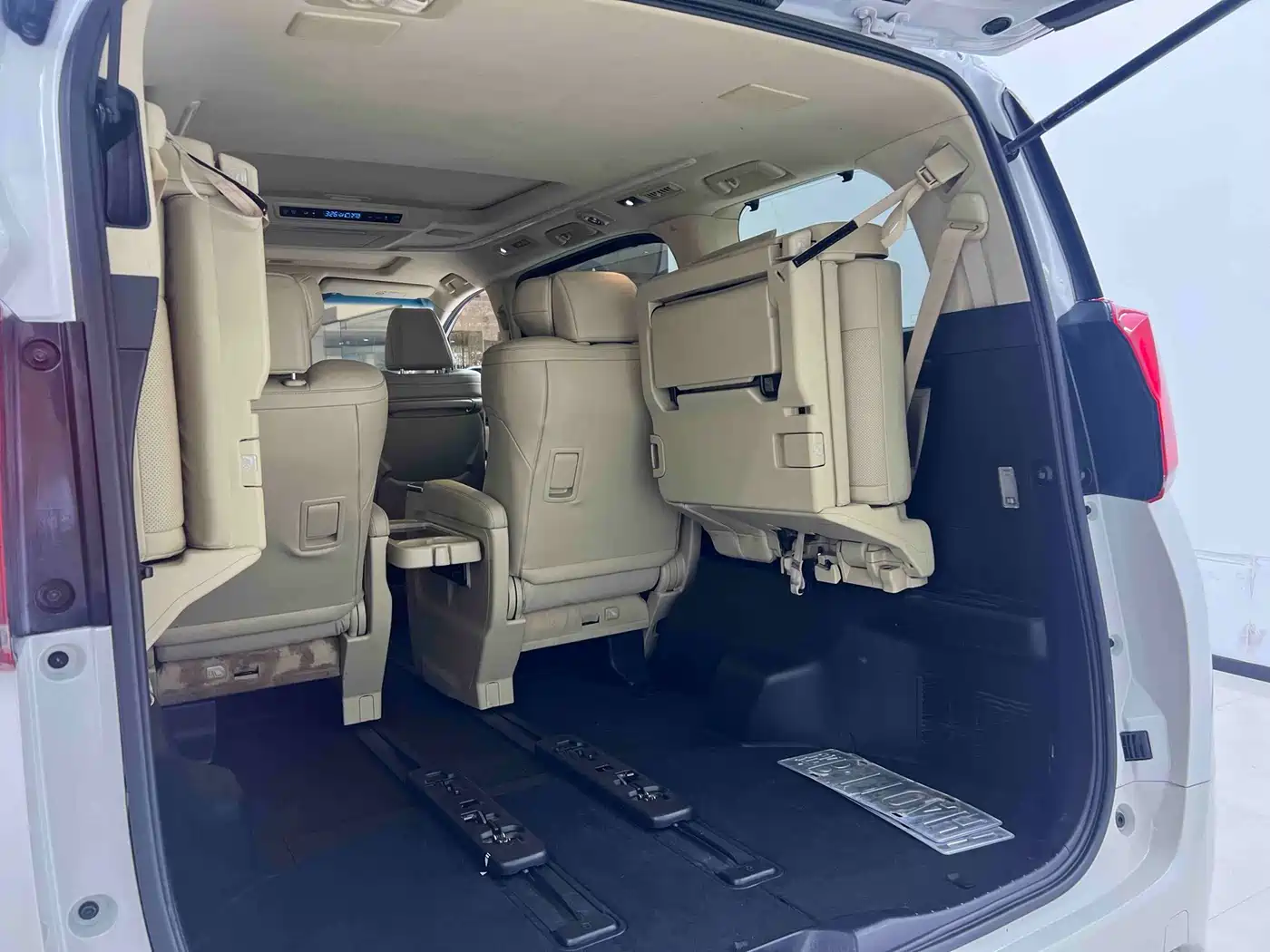 Toyota Alphard 2021 Hybrid 2.5L Luxury фото 22