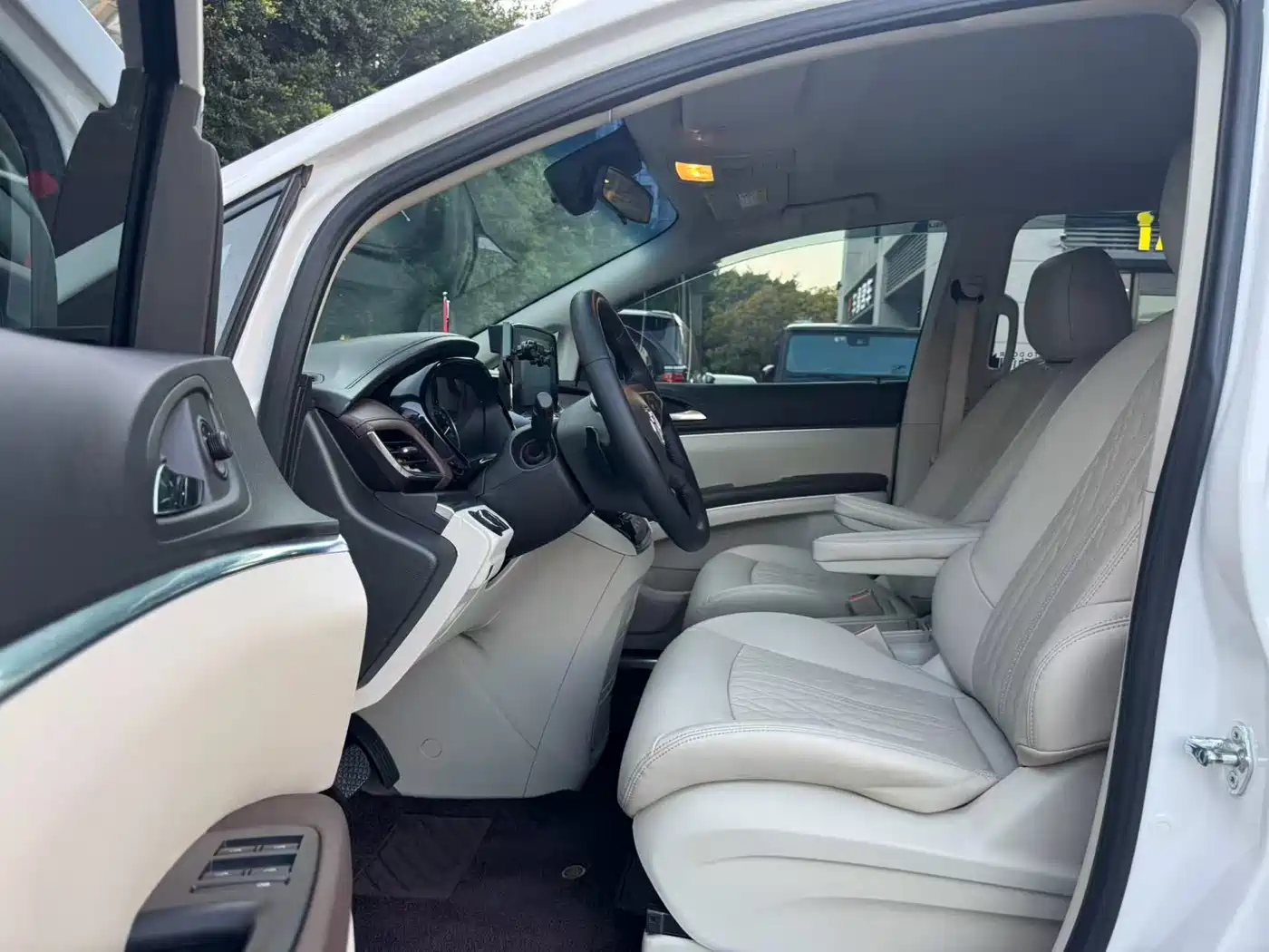 Buick GL8 2022 Land Business Class 652T Comfort фото 4