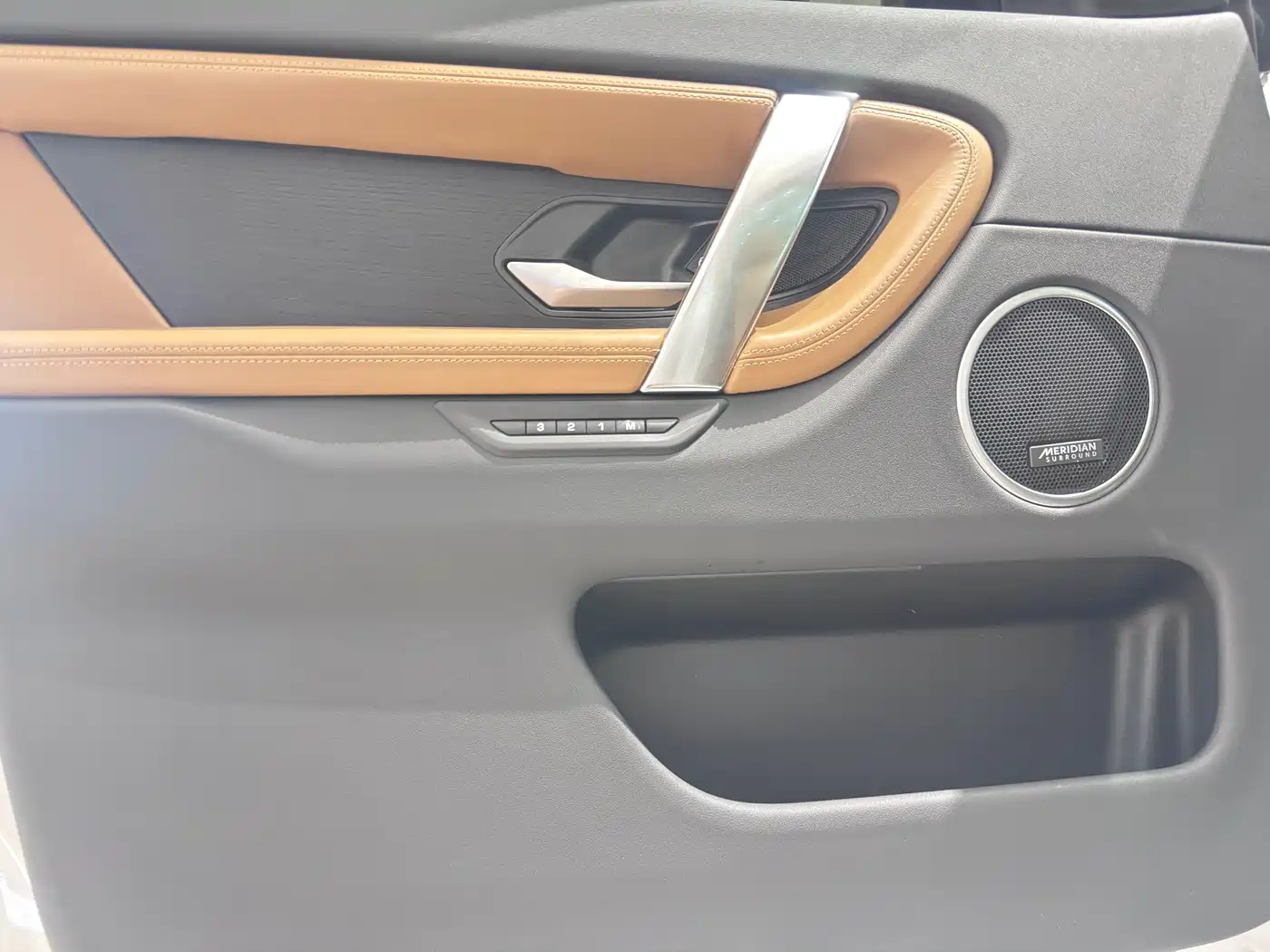Land Rover Discovery Sport 2024 Luxury Custom Edition фото 6