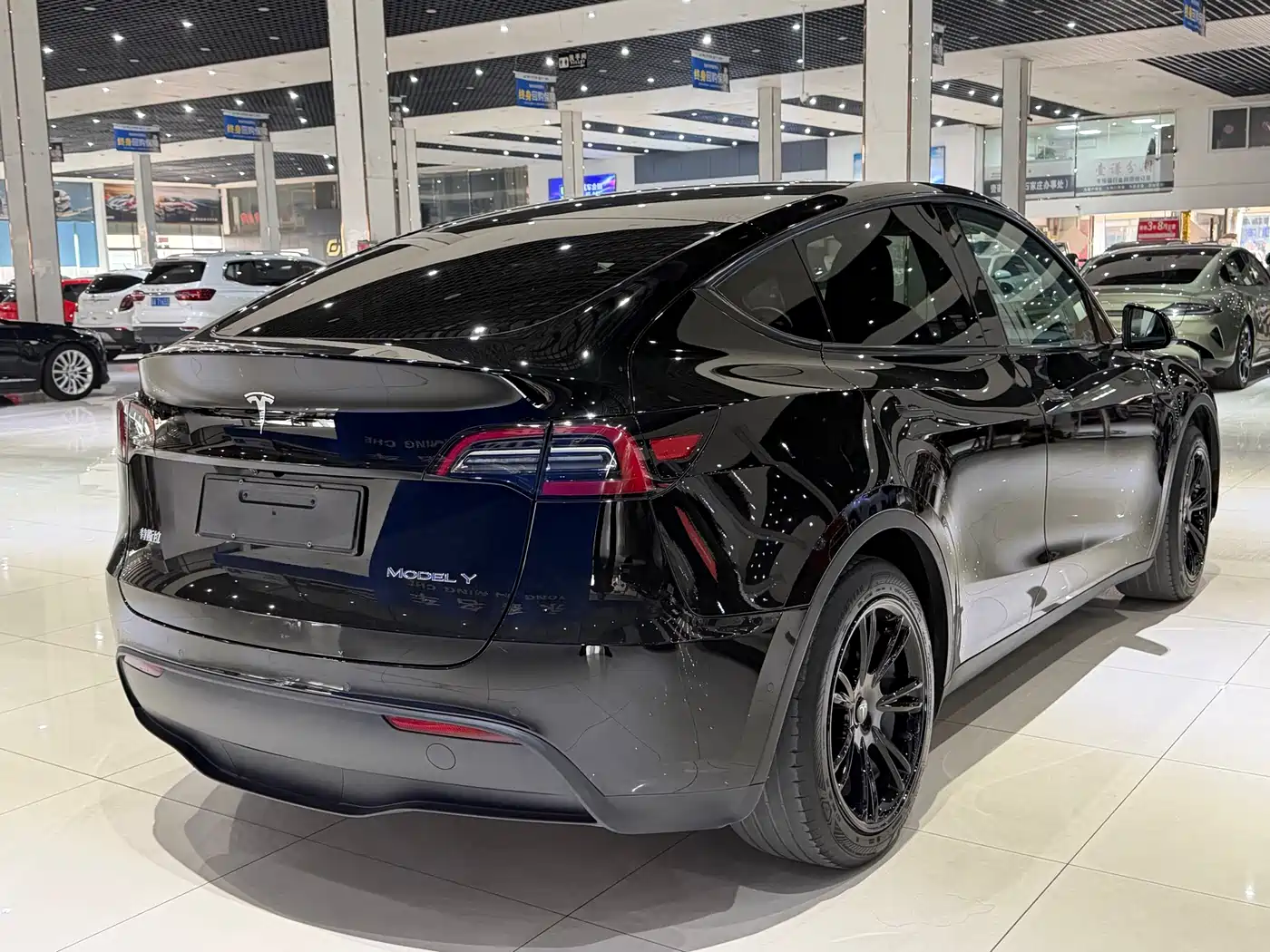 TESLA MODEL Y