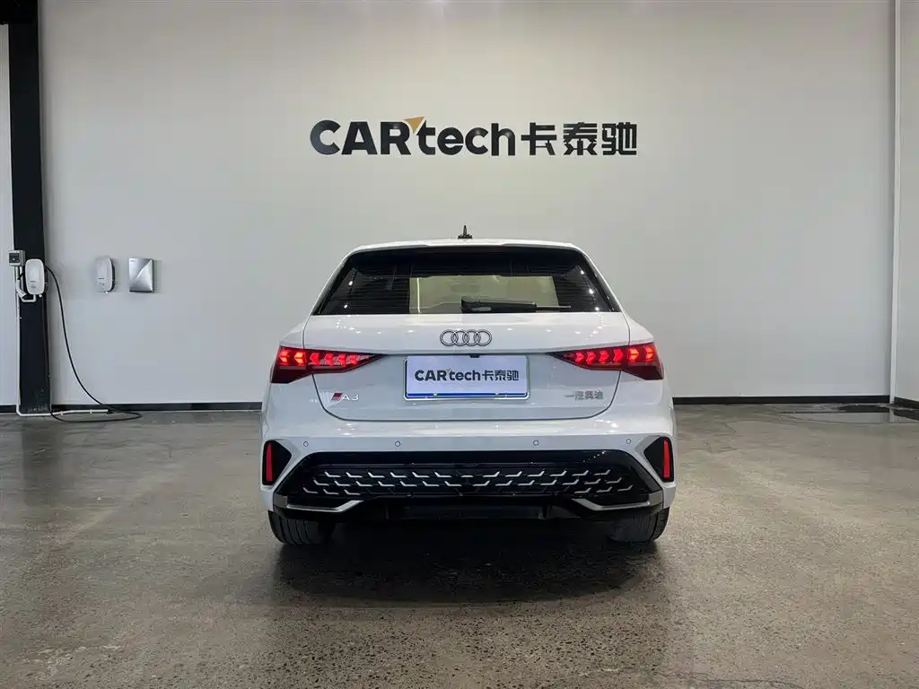 Audi A3 2025 Sportback 35TFSI Flying Premium фото 6
