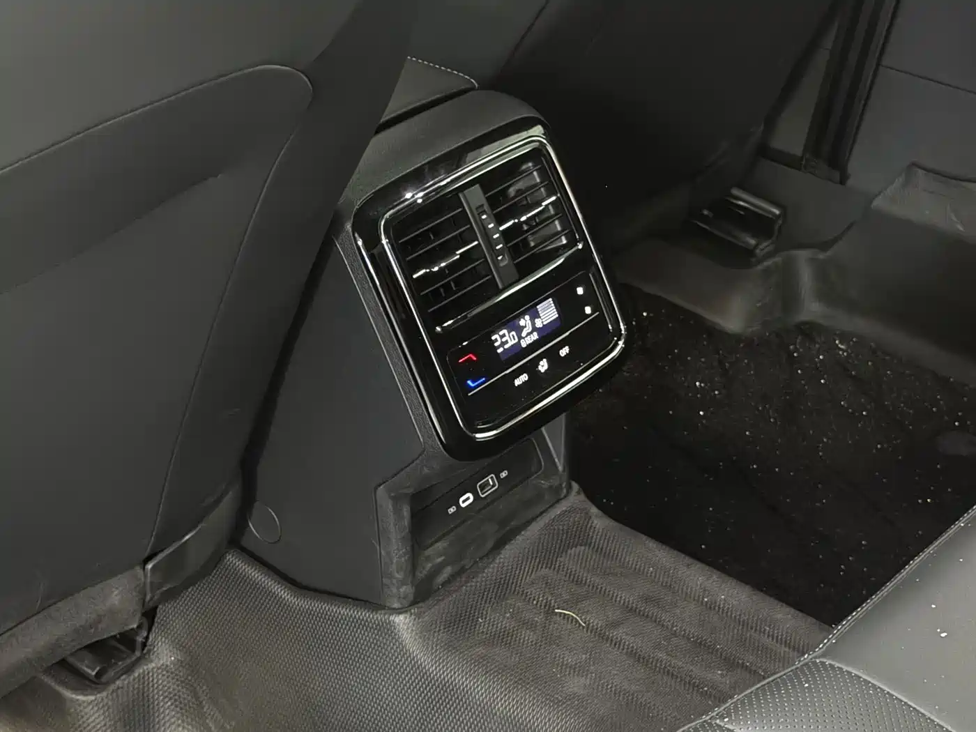 Volkswagen Passat 2025 Outstanding 380TSI Dragon Glory Edition фото 16