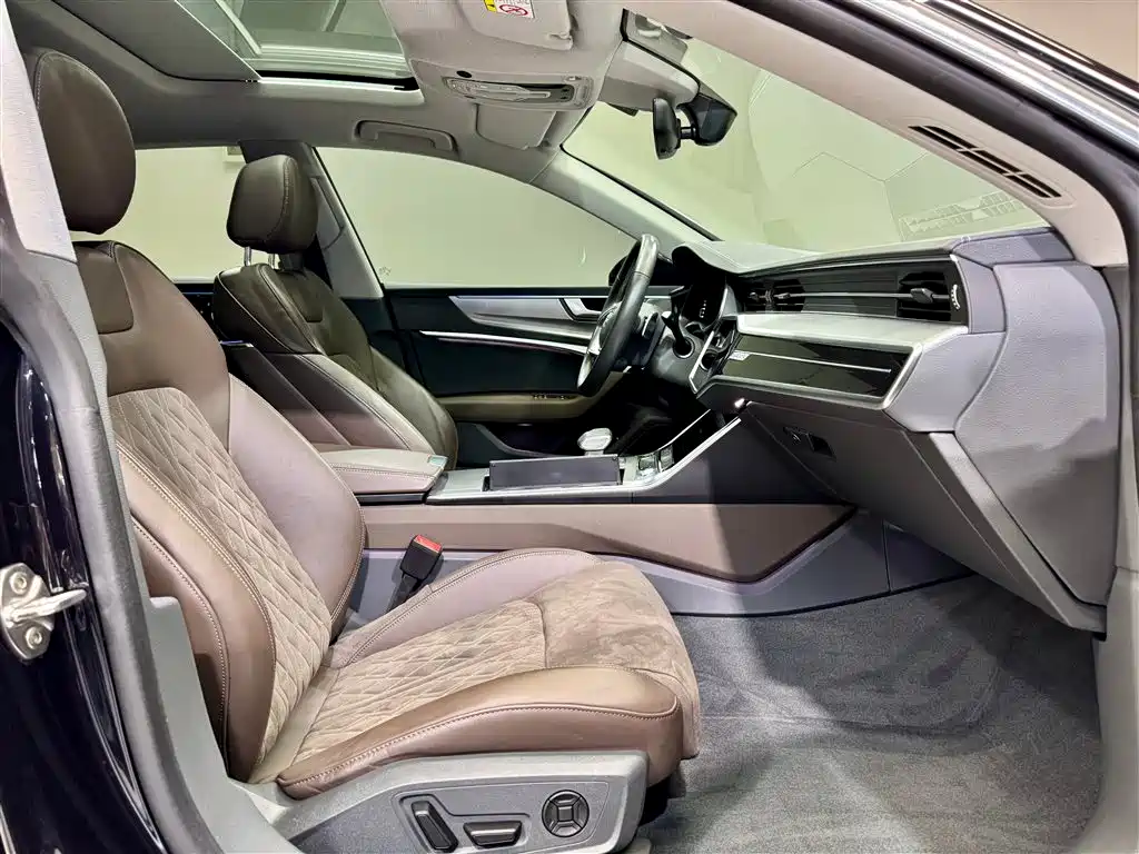 AUDI A7L