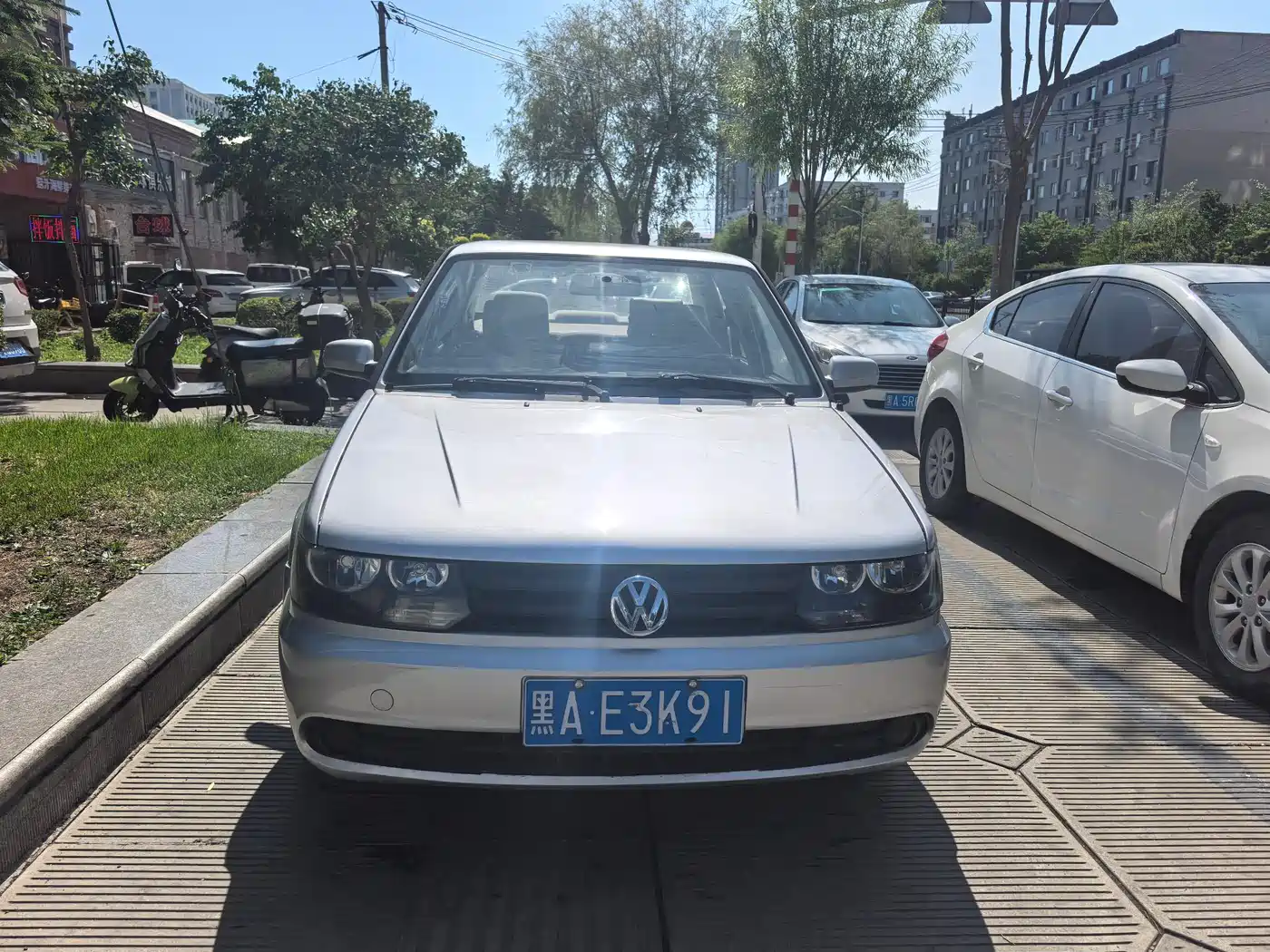 Volkswagen Jetta 2012 1.6L Commemorative Edition фото 2