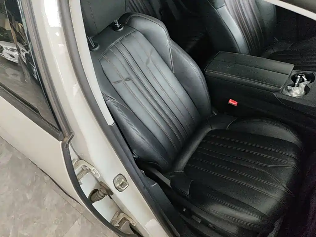 Photo 25 - Peugeot 4008