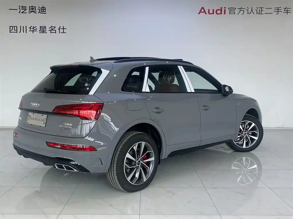 Audi Q5L 2025 45th Anniversary Edition 40 TFSI Luxury Sport фото 4