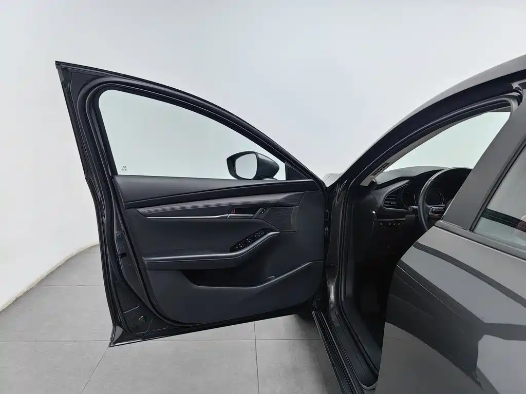 Photo 8 - Mazda Mazda 3