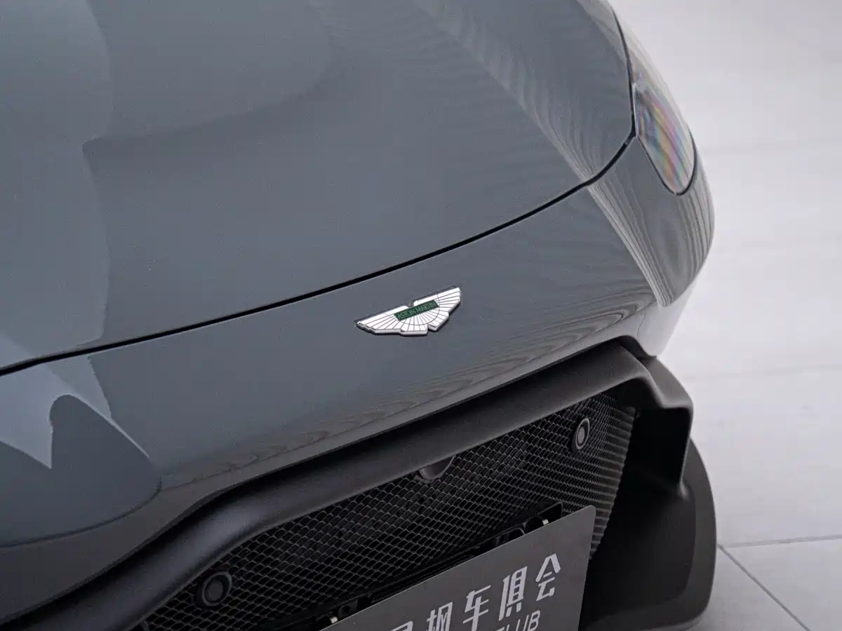 Фото 7 - Aston Martin Vantage
