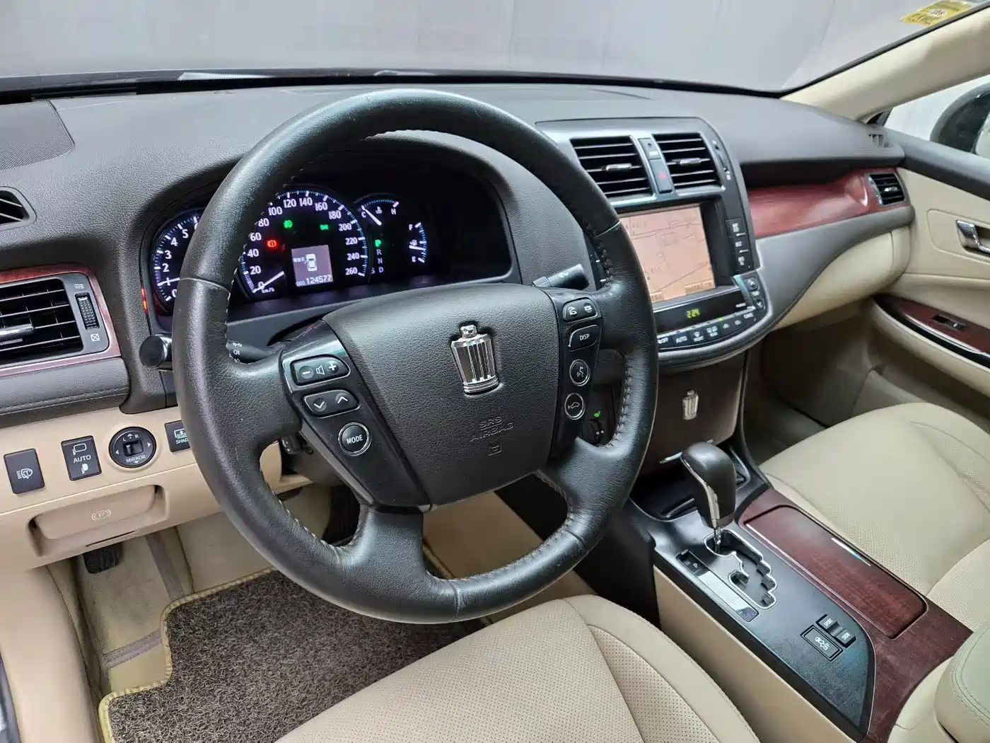 Toyota Crown 2010 3.0L Royal Saloon Premium Edition фото 6