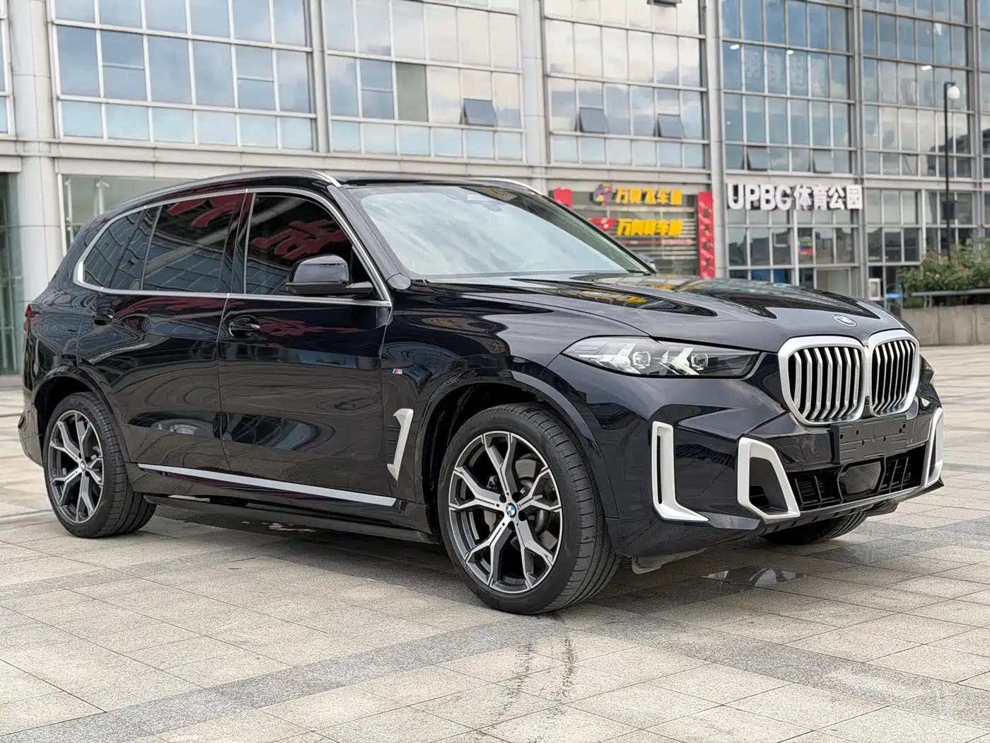 BMW X5 2023 xDrive 30Li Premium M Sport Package фото 3