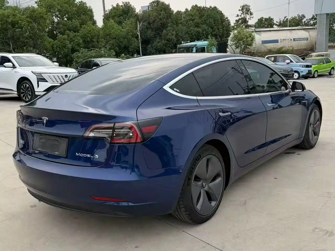 TESLA MODEL 3