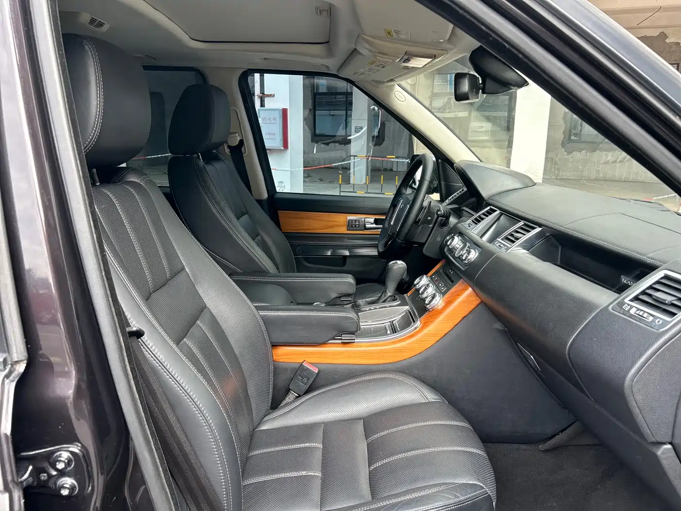 Land Rover Range Rover Sport 2011 3.0 TDV6 Diesel фото 36