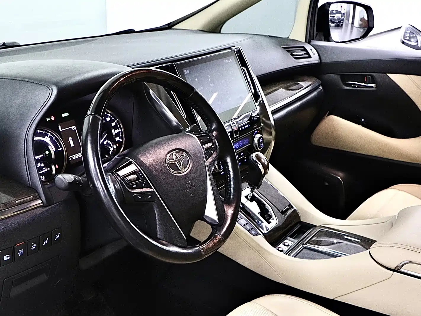 صورة 11 - Toyota Alphard
