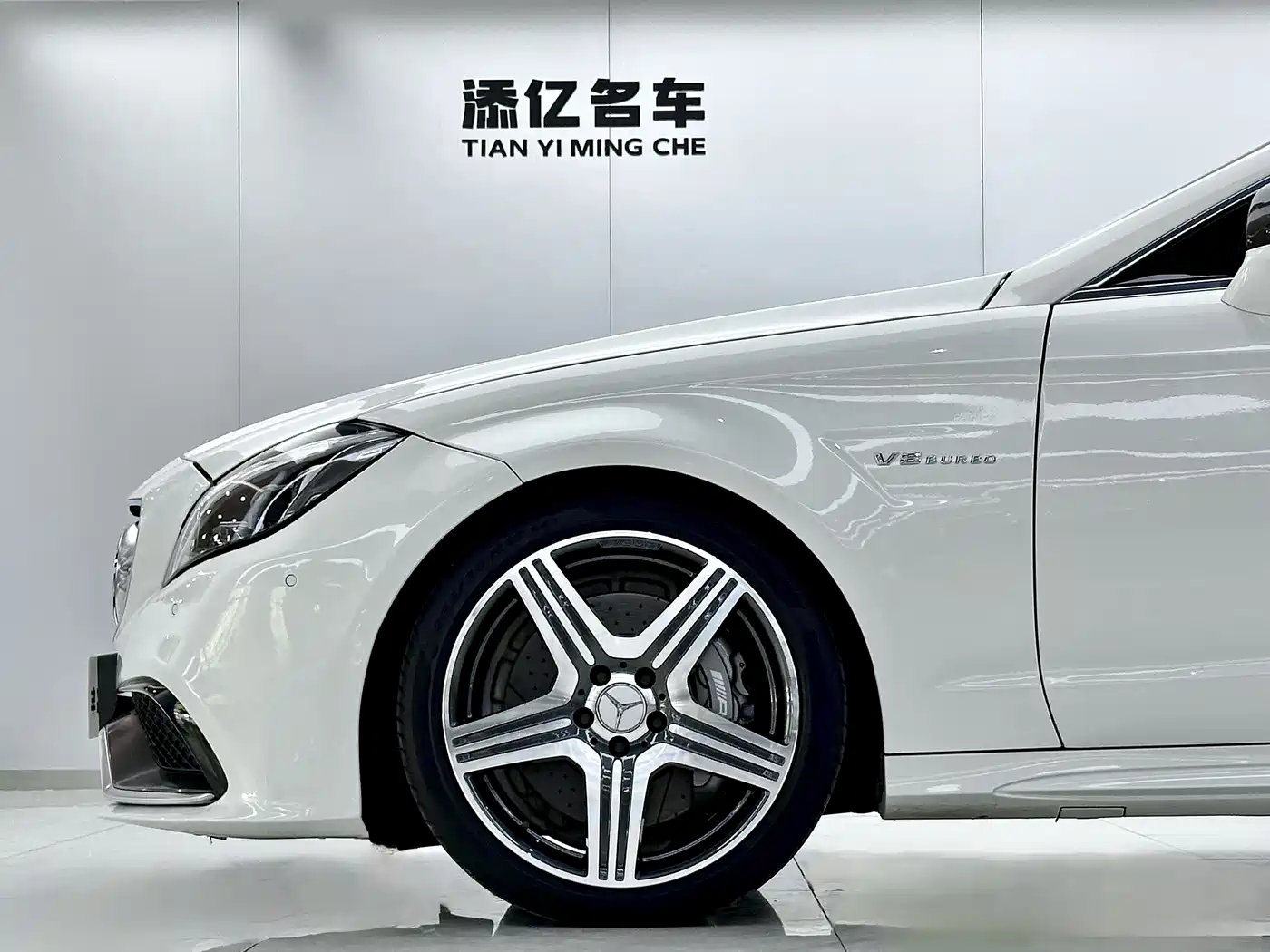 Mercedes-Benz CLS AMG 2015 AMG CLS 63 4MATIC фото 9