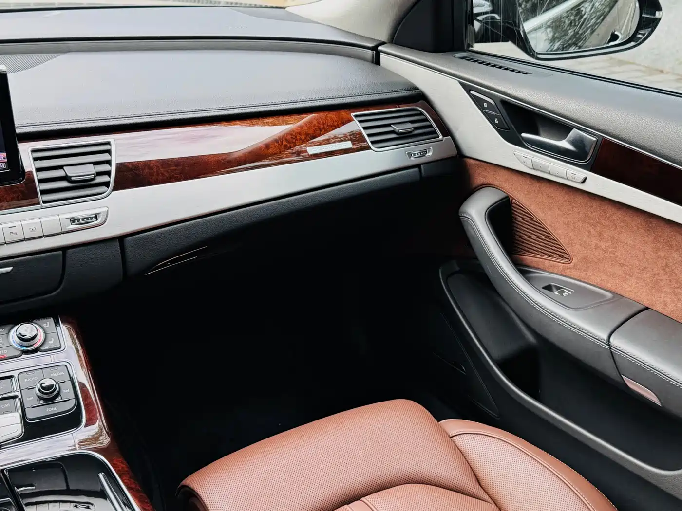 Audi A8 2013 A8L 45 TFSI quattro Exclusive фото 17