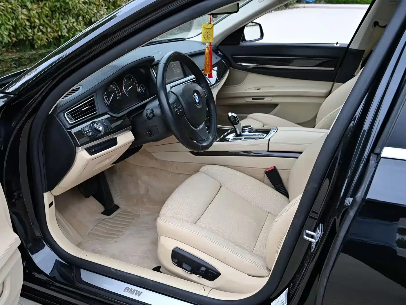 BMW 7 Series 2013 Model 740Li Leading фото 5