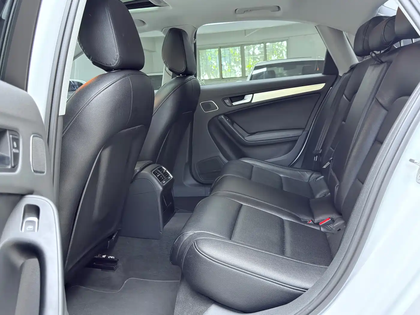 Audi A4L 2015 45 TFSI quattro Individual Sport фото 4