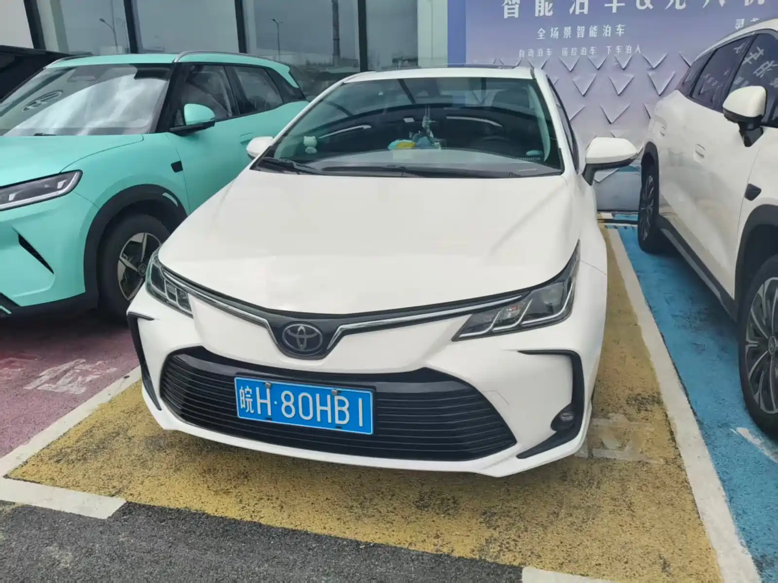 Фото 2 - Toyota Corolla