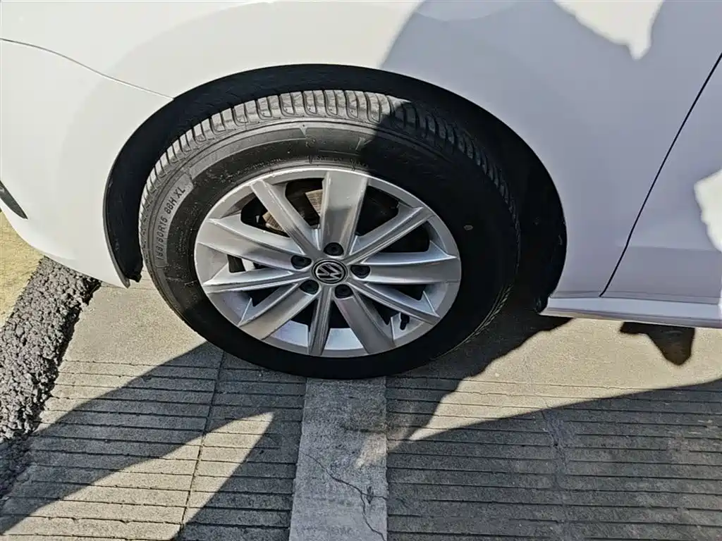Volkswagen Polo 2014 1.6L Automatic Comfort Edition фото 23