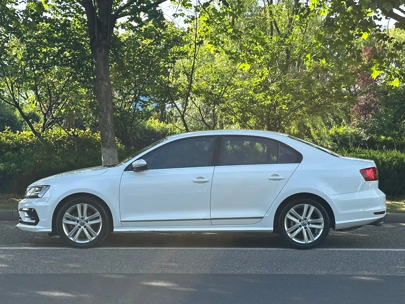 Volkswagen Sagitar 2018 280TSI DSG Spark Edition фото 4