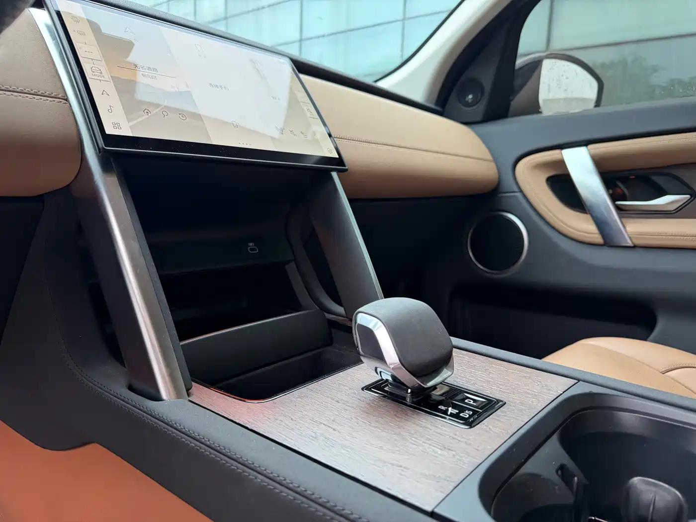 Land Rover Discovery Sport 2024 Performance Technology Edition фото 10